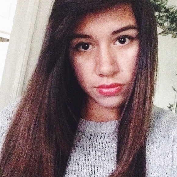 Profile Picture of Isabel Martinez (@isxbelmartinez) on Poshmark