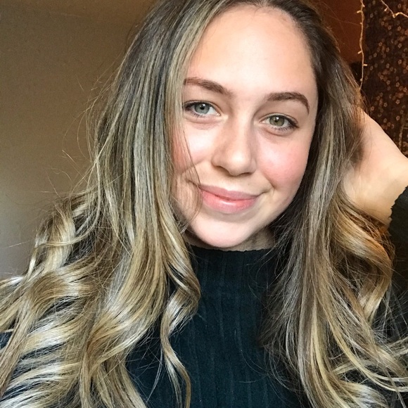 Profile Picture of Dina Flinkert (@d_flink) on Poshmark