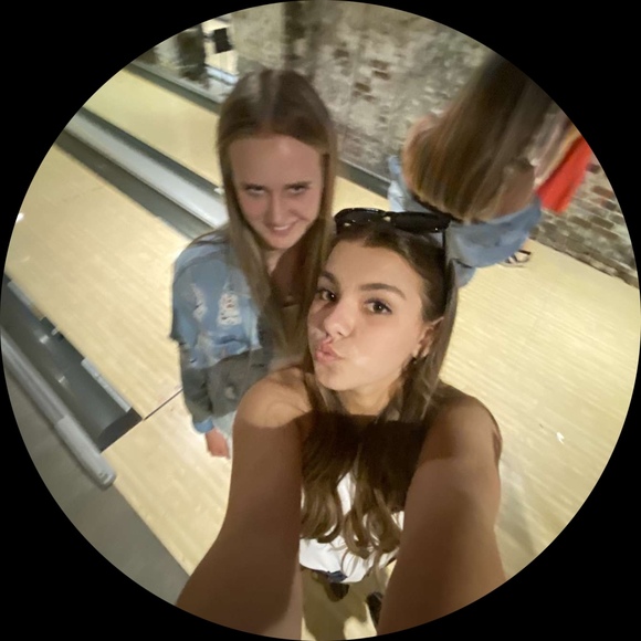 Profile Picture of Kenzie Bankes (@s932594) on Poshmark