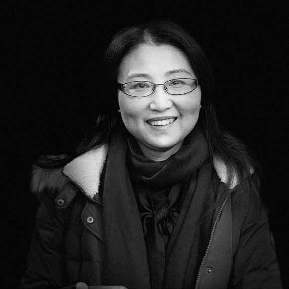 Profile Picture of Min Yang (@minamyyang) on Poshmark