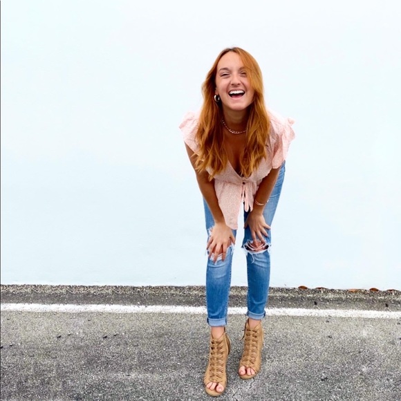 Profile Picture of Laura Gerbec (@lauramichelle) on Poshmark