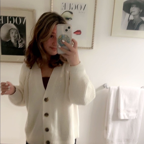 Profile Picture of Liz Belkin (@lizbelkin) on Poshmark