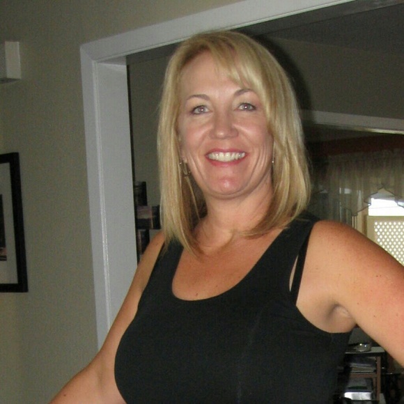 Profile Picture of Corina Koufos (@rugymn) on Poshmark