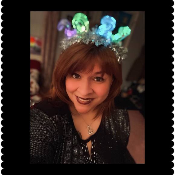 Profile Picture of Sandy Serros (@sserros) on Poshmark