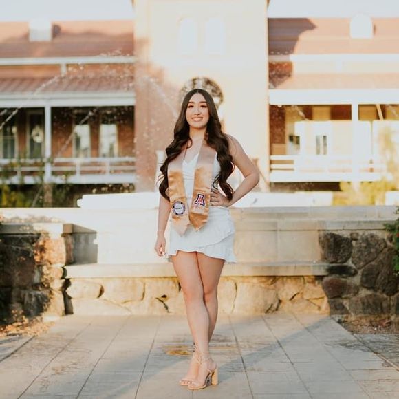 Profile Picture of Brianna Robles (@brobless) on Poshmark