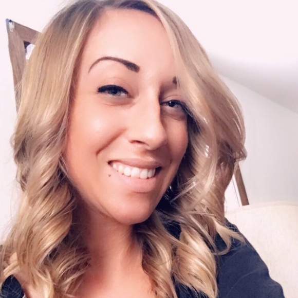 Profile Picture of Heidi Koplin (@heidihasnomoney) on Poshmark