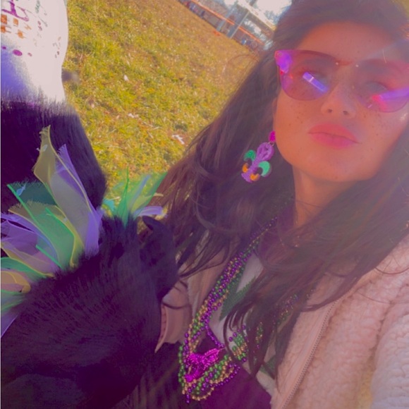 Profile Picture of Loren Moore (@lorenmoore377) on Poshmark
