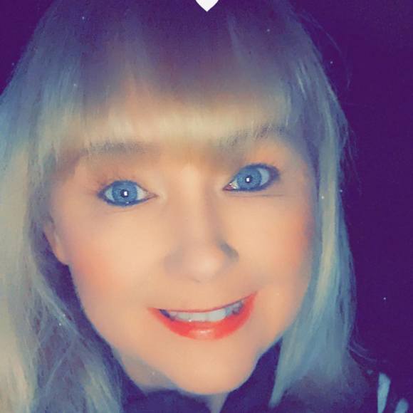 Profile Picture of Michelle Fowler (@momofowler) on Poshmark