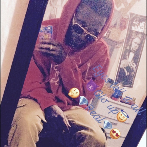 Profile Picture of Artie Fleming (@arytiz3) on Poshmark