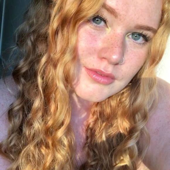 Profile Picture of Alyssa Kern (@alyssakern98) on Poshmark
