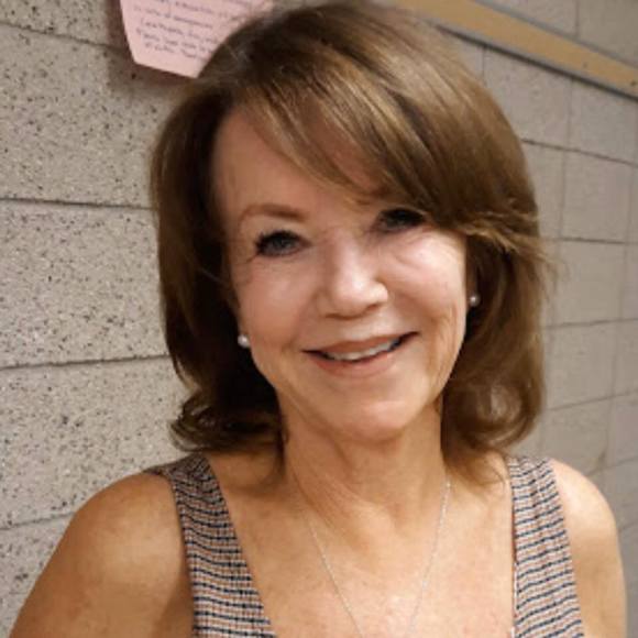 Profile Picture of Dodie Brewster martynec (@bchdayspa) on Poshmark