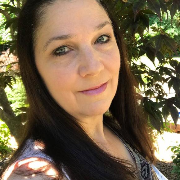 Profile Picture of Nancy Dysart (@nddysart) on Poshmark
