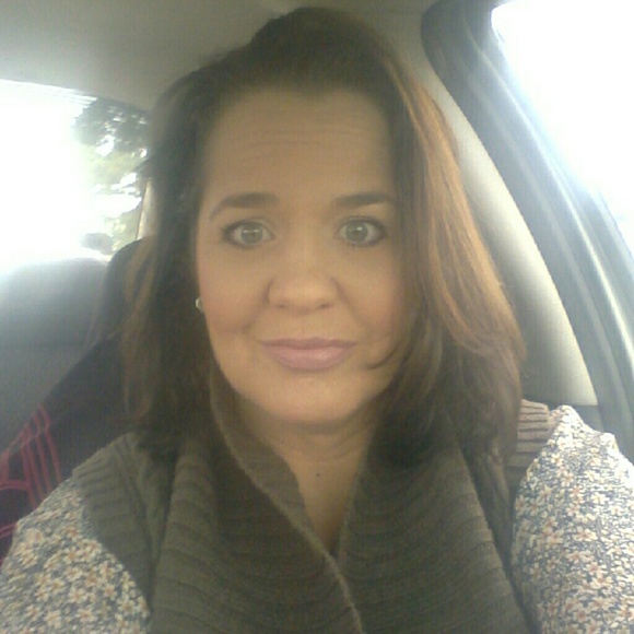 Profile Picture of Kathryn Aswell (@kpaswell) on Poshmark