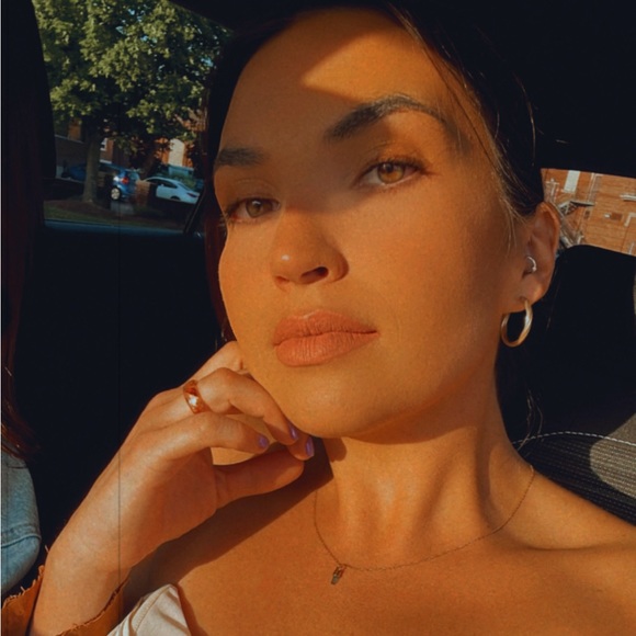 Profile Picture of Erica Beesmer (@ericabeesmer) on Poshmark