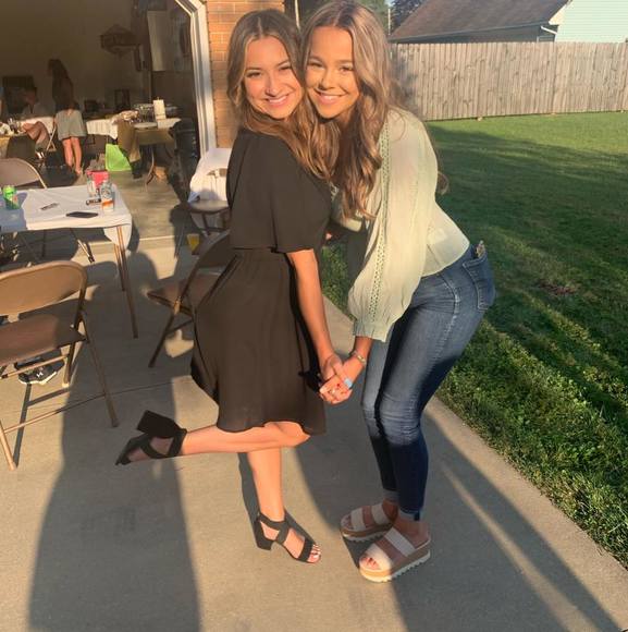 Profile Picture of Rachell Miterko (@rachellmiterko) on Poshmark