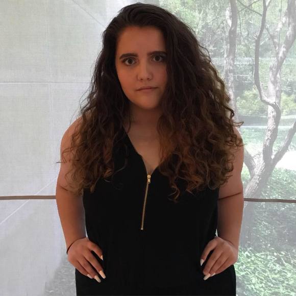 Profile Picture of Aleeha Staser (@aleehastaser) on Poshmark