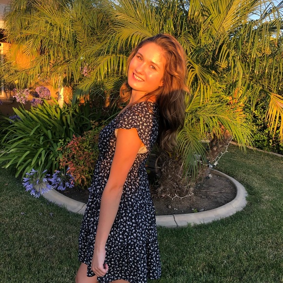 Profile Picture of Grace Maroscher (@gkmaroscher) on Poshmark