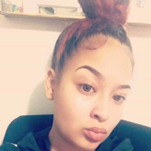 Profile Picture of Paula Felipe (@ariesbabyy) on Poshmark