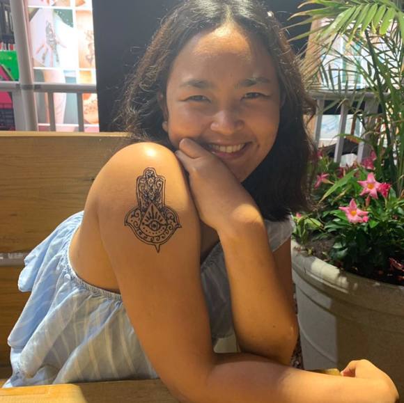 Profile Picture of Chinky Lumuntad (@chinhae16) on Poshmark