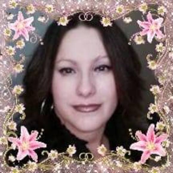 Profile Picture of T elaina Scott sands (@tsands0920) on Poshmark