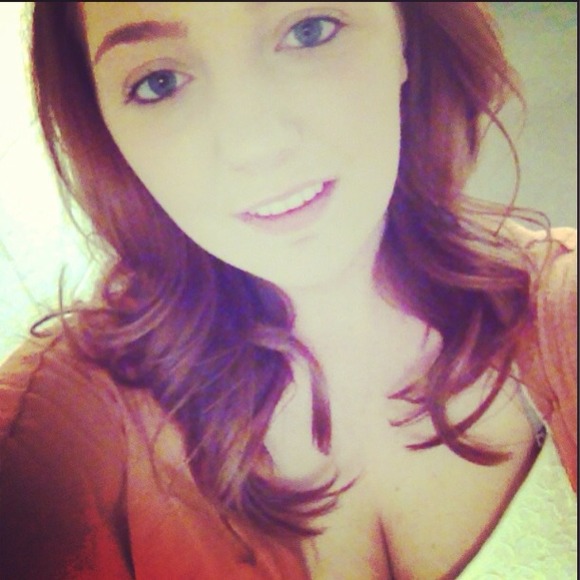 Profile Picture of Brittany Fenui (@bfenui615) on Poshmark