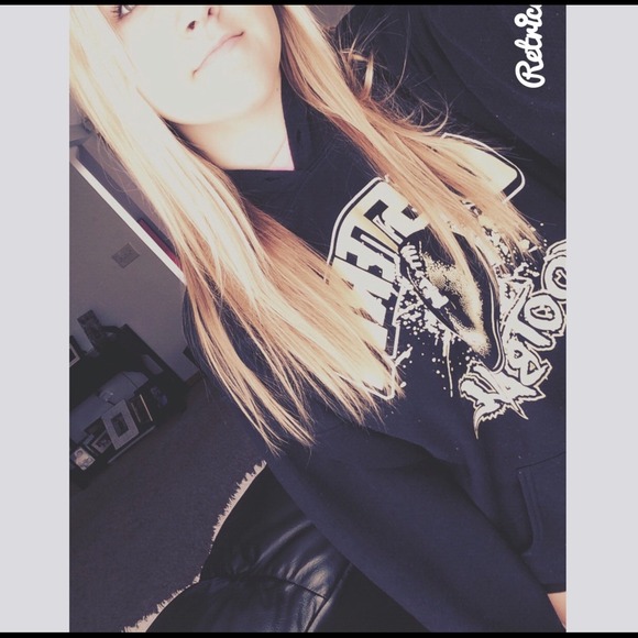 Profile Picture of Jaden Wojda (@jadenwojdaxoxo) on Poshmark