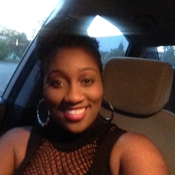 Profile Picture of Allison Danley (@danleyfam21) on Poshmark