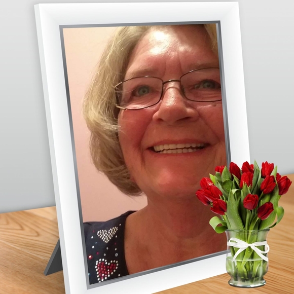 Profile Picture of Bobbie Windon (@windon_bobbie) on Poshmark