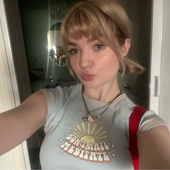 Profile Picture of Meghan Bernardy (@honeybeemegg) on Poshmark
