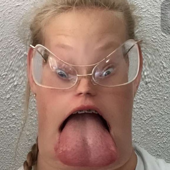 Profile Picture of Candace Fraser (@canchristina) on Poshmark