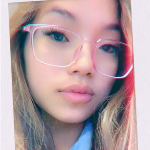 Profile Picture of Anh Huynh (@anhiewin) on Poshmark