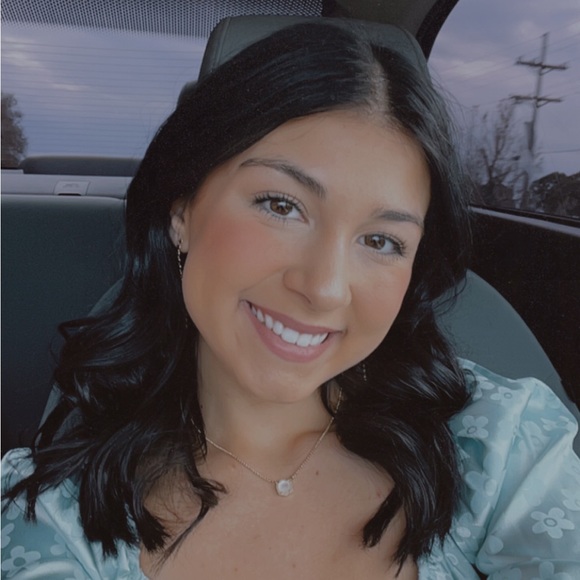 Profile Picture of Caroline Foret (@carolinejhanae_) on Poshmark