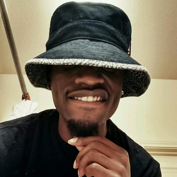 Profile Picture of Terry Hayes (@jonez45) on Poshmark