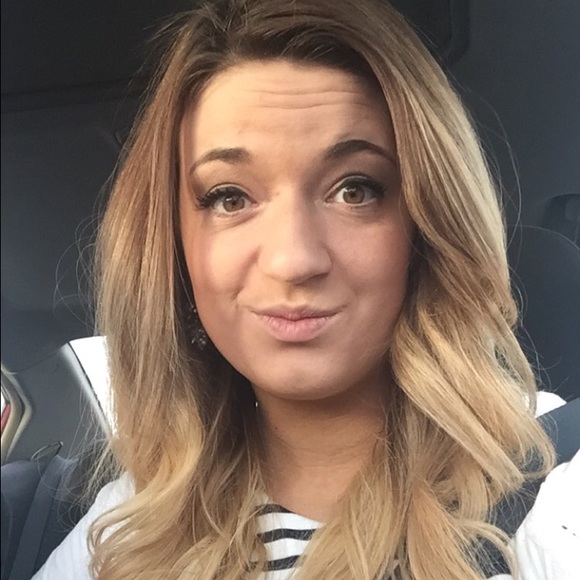 Profile Picture of Melissa Cook (@cookmis) on Poshmark