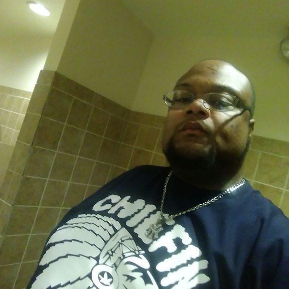 Profile Picture of Gregory Allen (@gregoryen697) on Poshmark