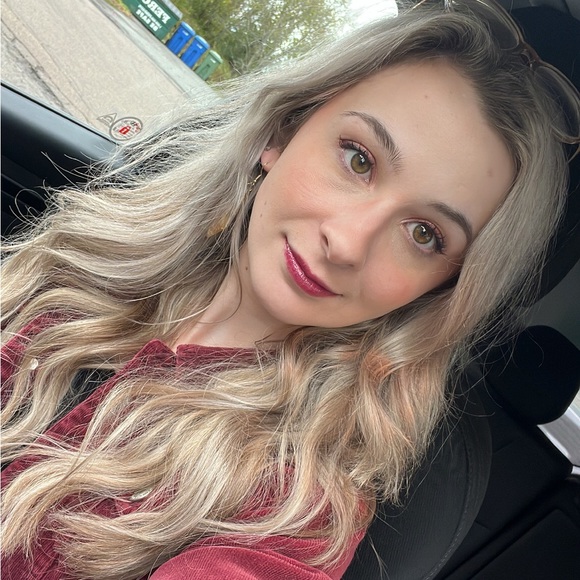 Profile Picture of Jean Rutledge (@jeanrutledge300) on Poshmark