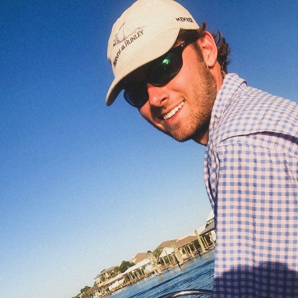 Profile Picture of Thomas Doak (@tbd0044) on Poshmark