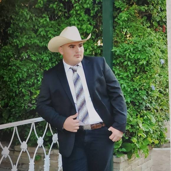 Profile Picture of Jonathan Vela (@jonathanvela175) on Poshmark