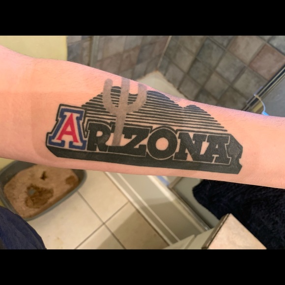 Profile Picture of Joey Gordon (@uoenoitsjoe) on Poshmark