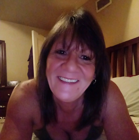 Profile Picture of Eileen Pepiot (@eileenpep) on Poshmark