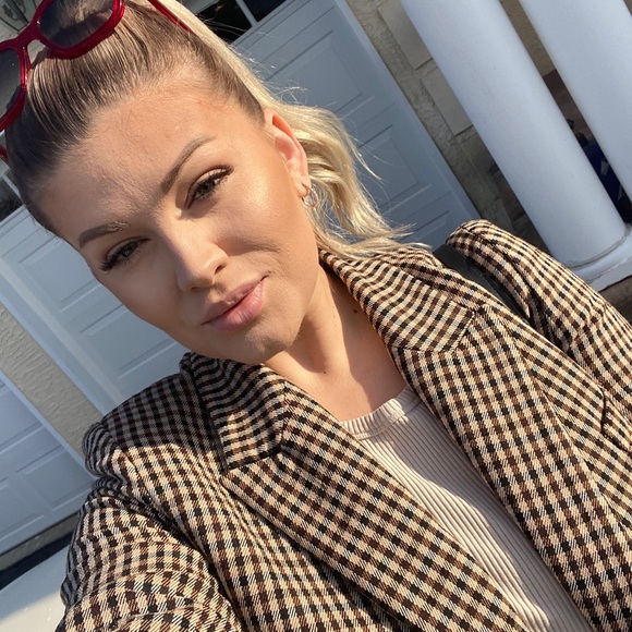 Yulia Dunay - Poshmark Profile Picture of Yulia Dunay (@yuliadunay) on Poshmark