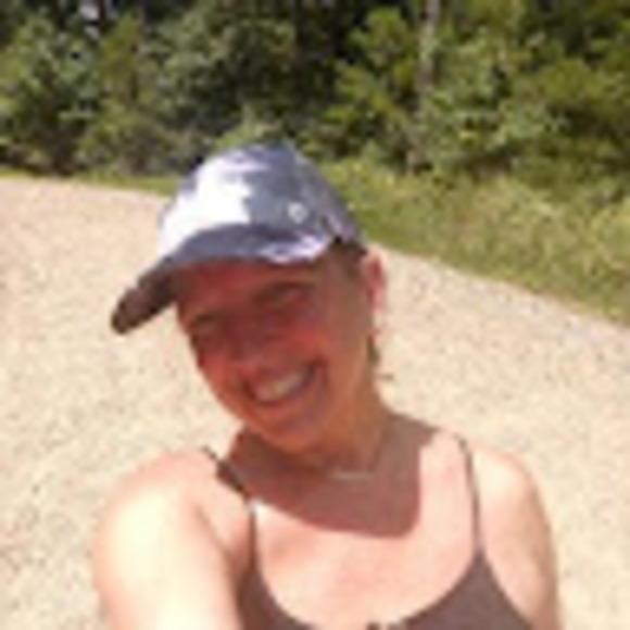 Profile Picture of Melanie Howard (@melhow4873) on Poshmark