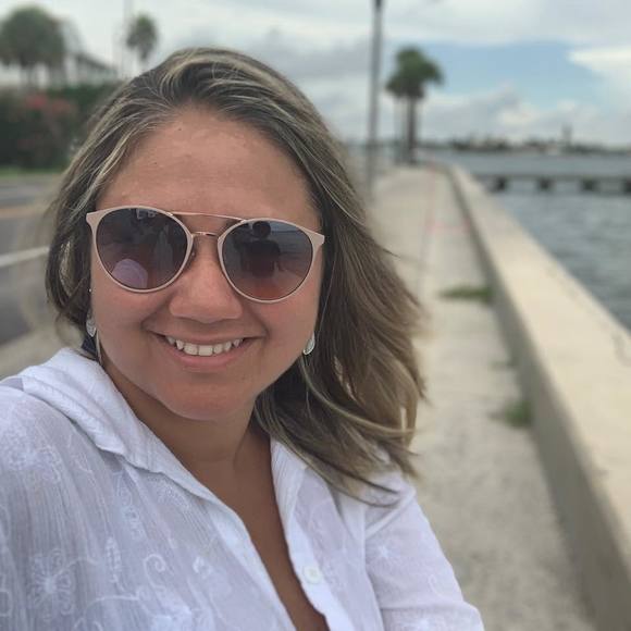 Profile Picture of Danielle Lage (@danymont) on Poshmark