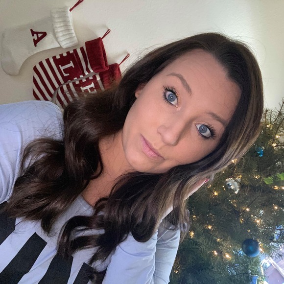 Profile Picture of Kaitlyn Waltrip (@kaitlynlotz14) on Poshmark