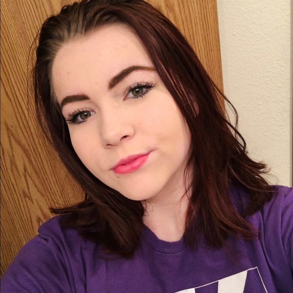 Profile Picture of Gina Tarling (@ginalynne07) on Poshmark