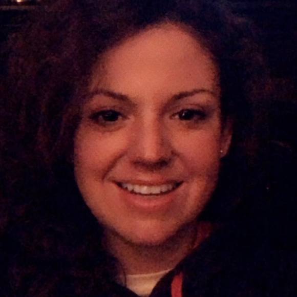 Profile Picture of Kristen Manderfield (@kristenmelander) on Poshmark