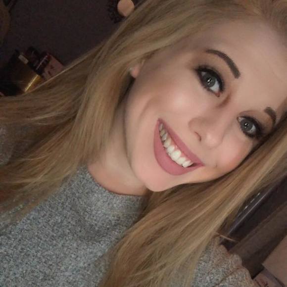 Profile Picture of Sam Mackner (@smackner) on Poshmark