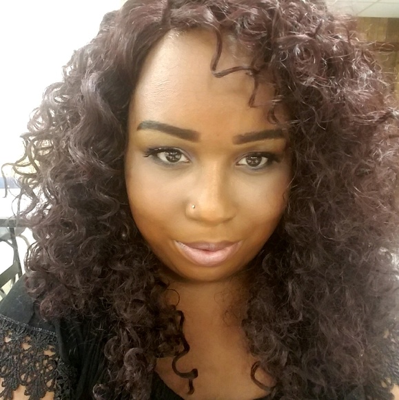 Profile Picture of Jennifer Holloway (@jenn_816) on Poshmark