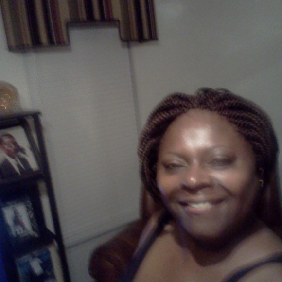 Profile Picture of Viola Wright (@violawright) on Poshmark