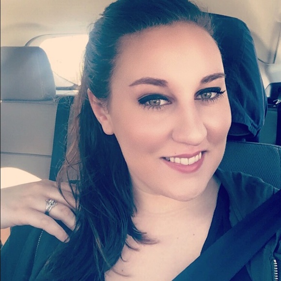 Profile Picture of Emma Zerick (@emmazerick) on Poshmark